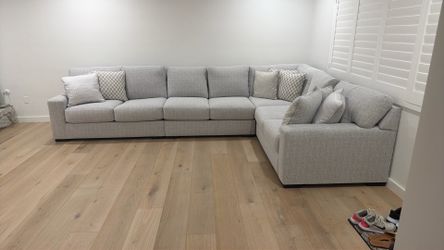 Sectional Couch in light Grey