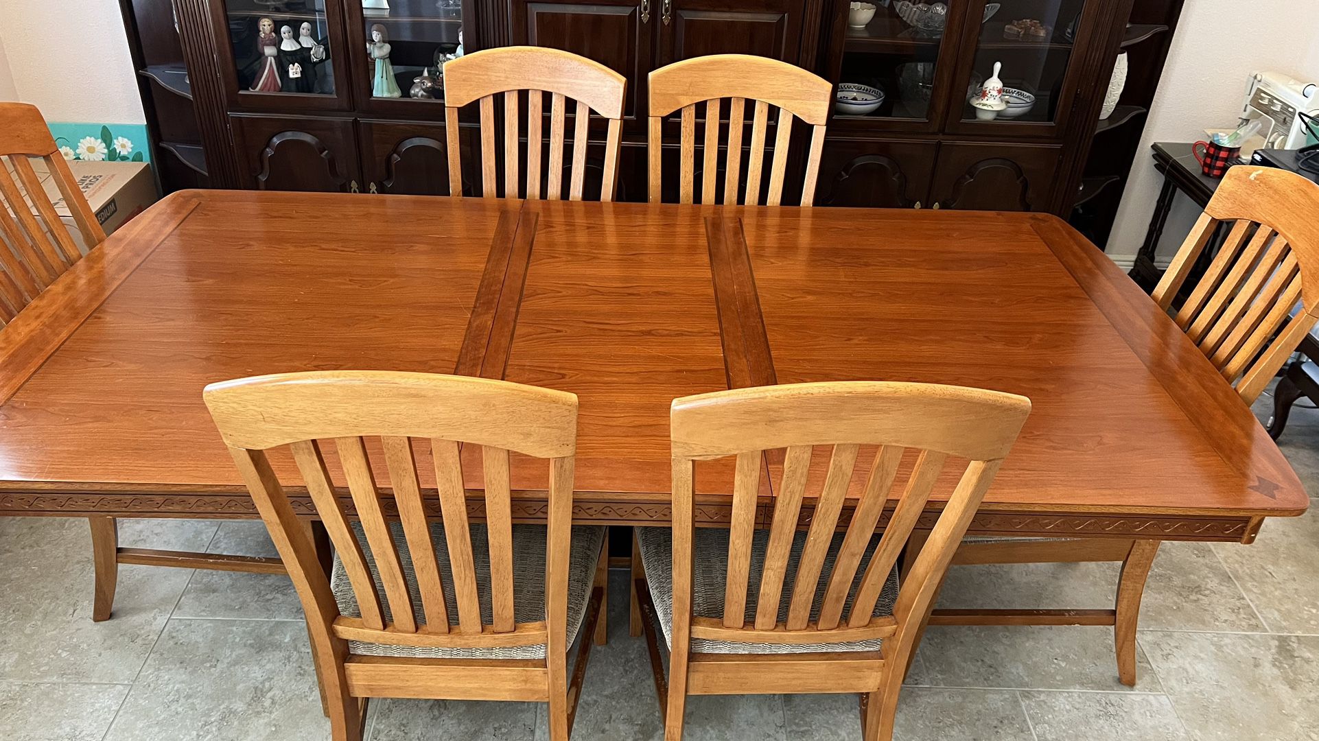 Dining Room Table - 6 Chairs
