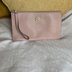 Very Cute Michael Kors Wristlet