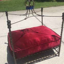 Royal Doggie Bed 