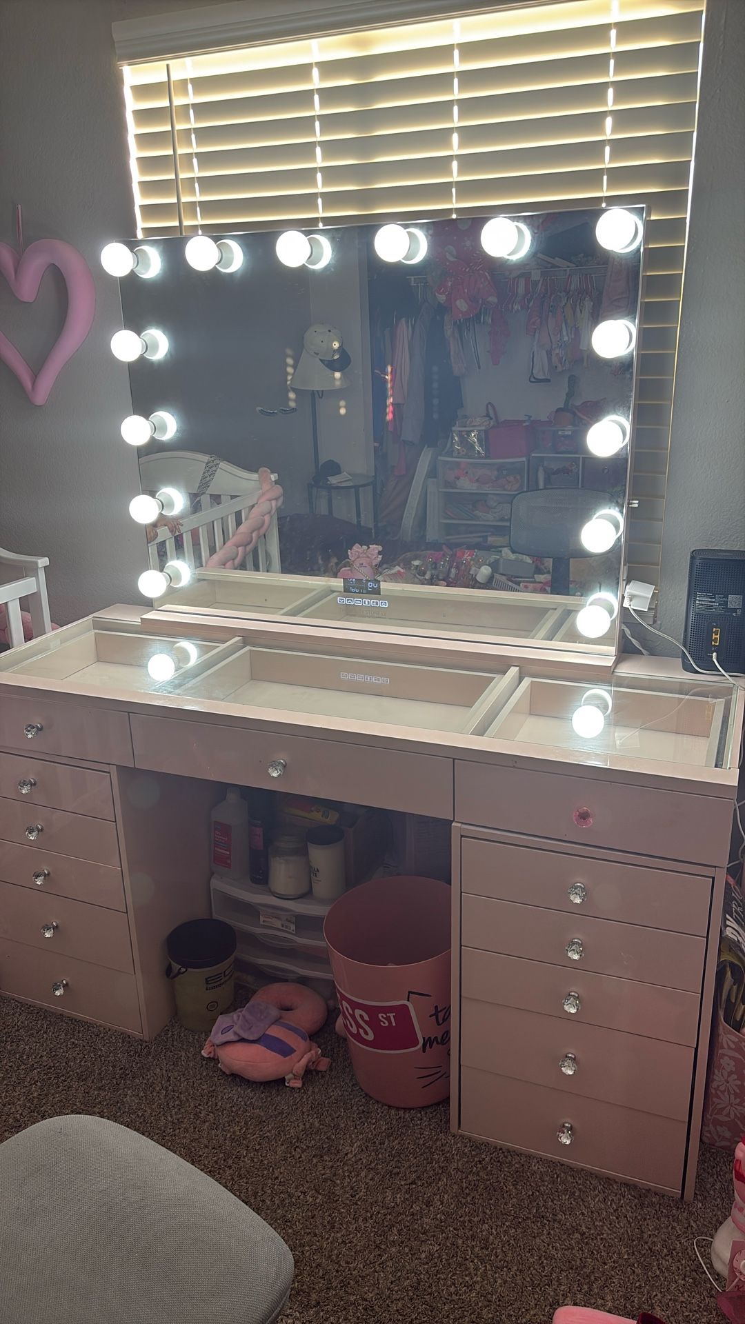 Makeup Vanity Pink 