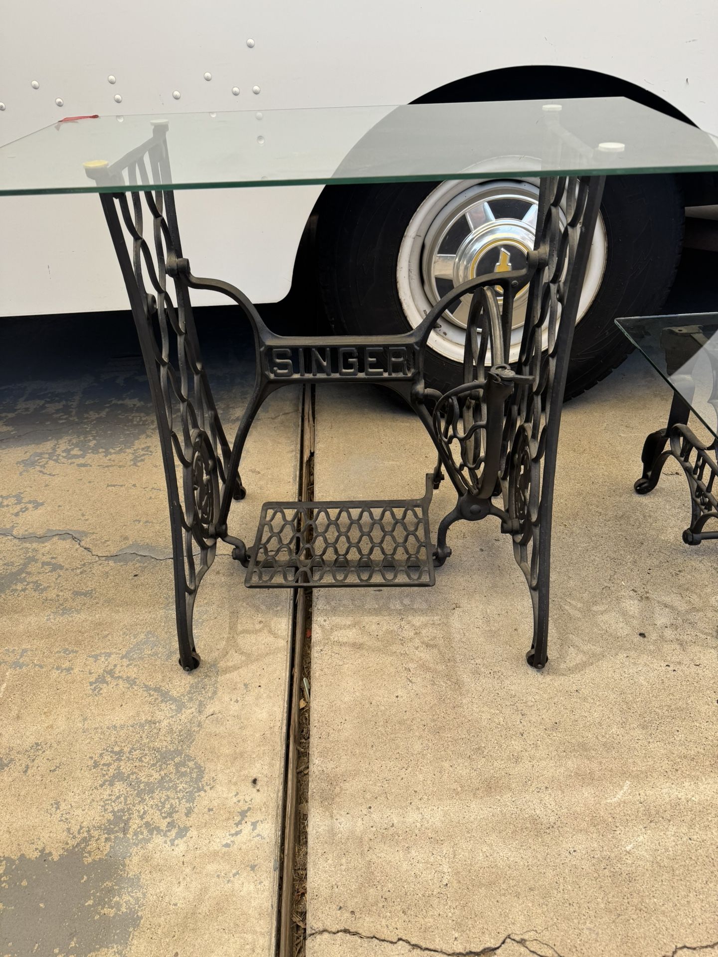 Side & Cafe Tables