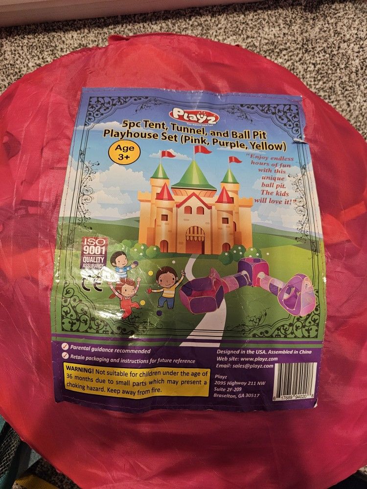 Tent/tunnel and ball pit