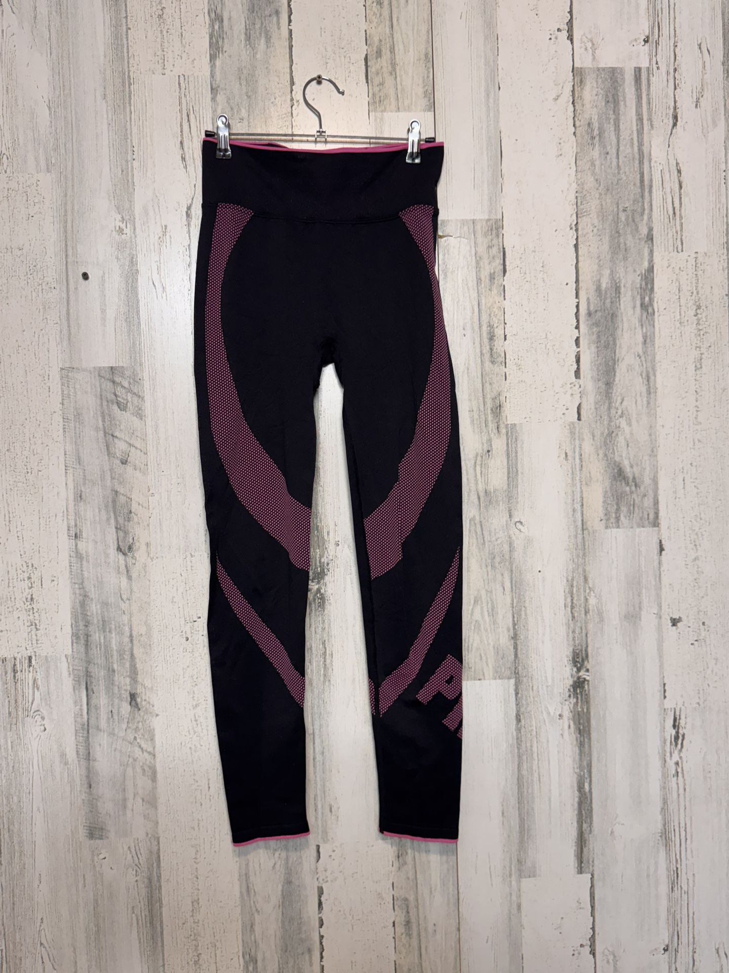 Victoria’s Secret Active Black & Pink Seamless Leggings Women’s Size M