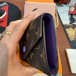 Small Wallet Located Federal Way 
