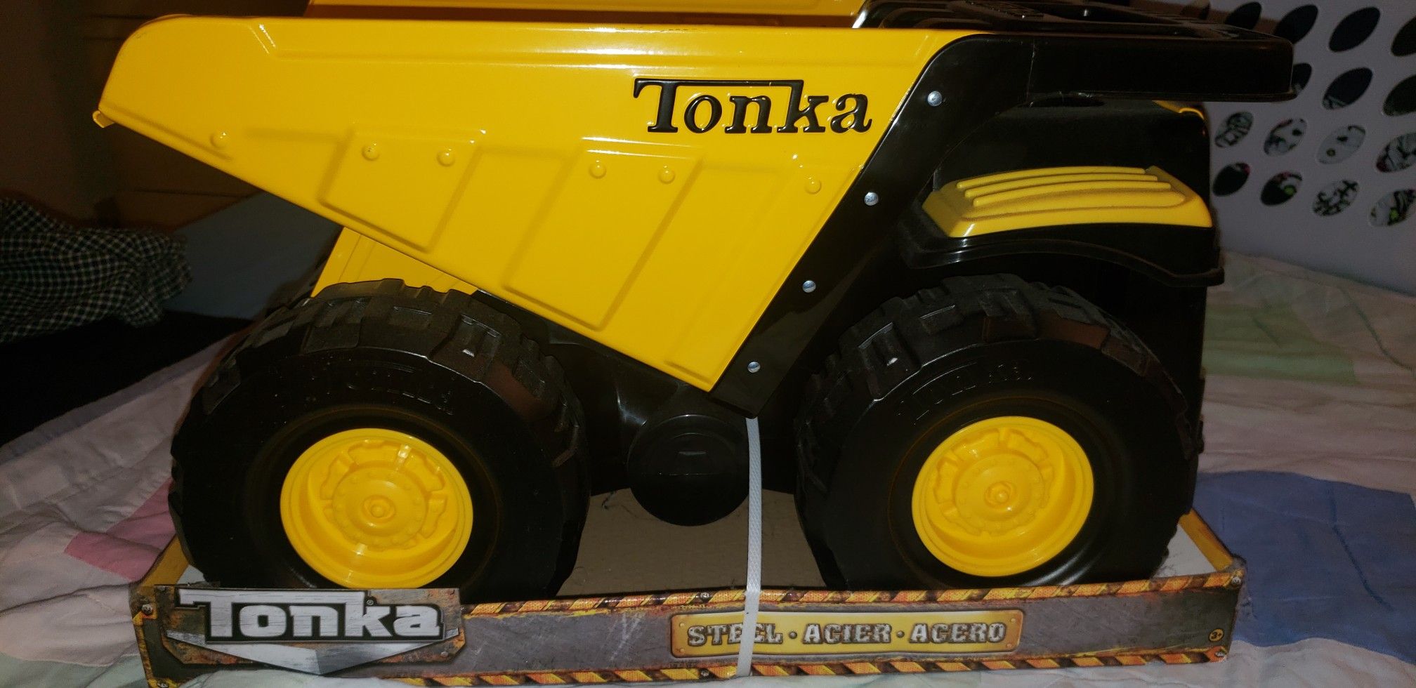 New metal tonka dump truck