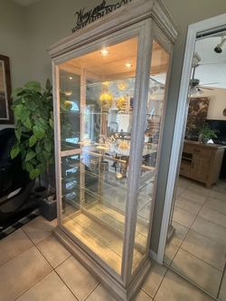 Lighted glass curio