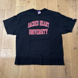 SACRED HEART UNIVERSITY T-SHIRT~~ XL