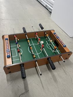 Tabletop foosball table