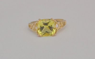 14K Yellow Gold Green Tourmaline Ring Size 8 Square Cut