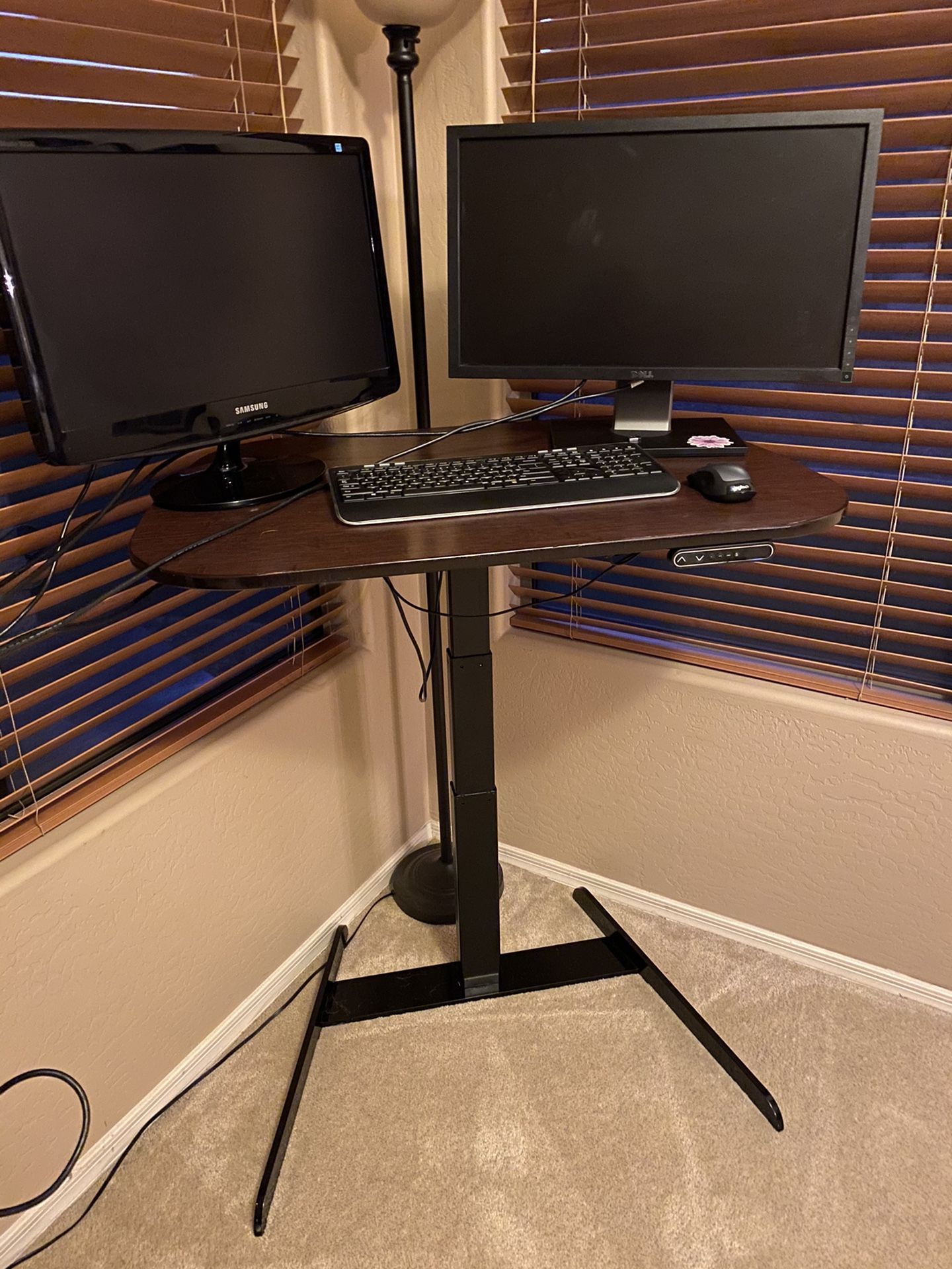 Standing Desk 24x36 Mint Condition