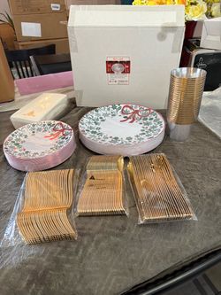 Nervure Christmas Disposable Dinnerware Set for 25