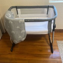 Baby Delight bassinet 