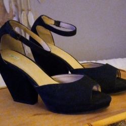 Kimchi Blue Chunky Black Open Toe Heels Shoes Size 9

