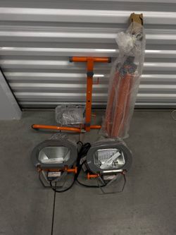 CCI / Coleman Cable (Woods) L14SLED Twin-Head Halogen Work Light with Telescoping Tripod Stand