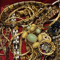Jewelry Box With Jewelry 