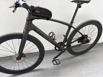 2025 Trek FX Sport SL 5 Full Carbon Bike (upgraded) Size medium