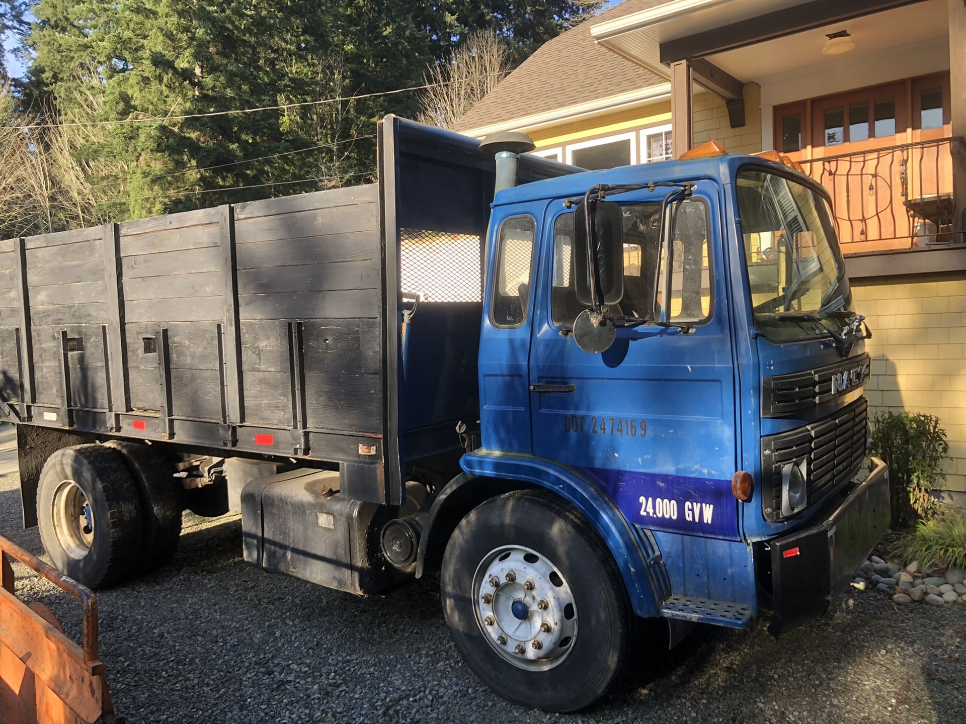 1985 DUMP TRUCK LOWERED PRICE $5500