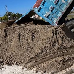 🌎todo En Uno Bob Cat Y Relleno De Tierra Y Otros Materiales. Base https://offerup.com/redirect/?o=Um9jay5zaGVsbA==🌎