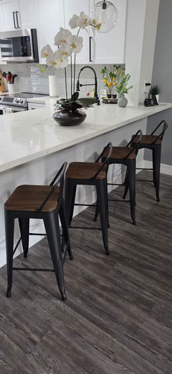 Set of 4 Barstools, Matte Black