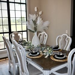 Dining Room Table & Chairs