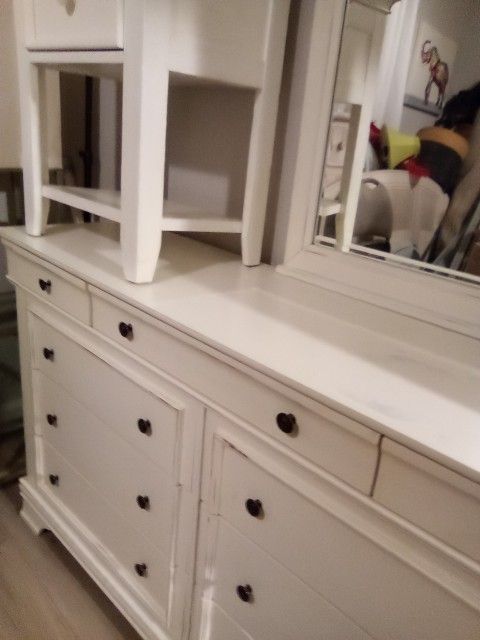 White bedroom Set