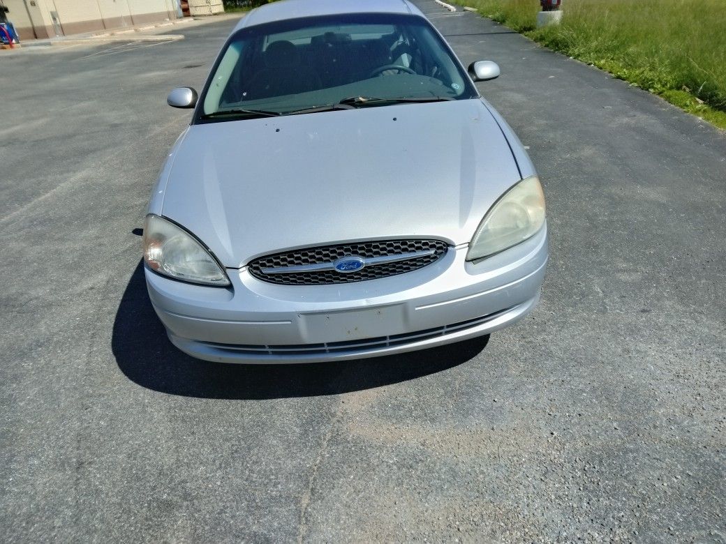 2003 Ford Taurus
