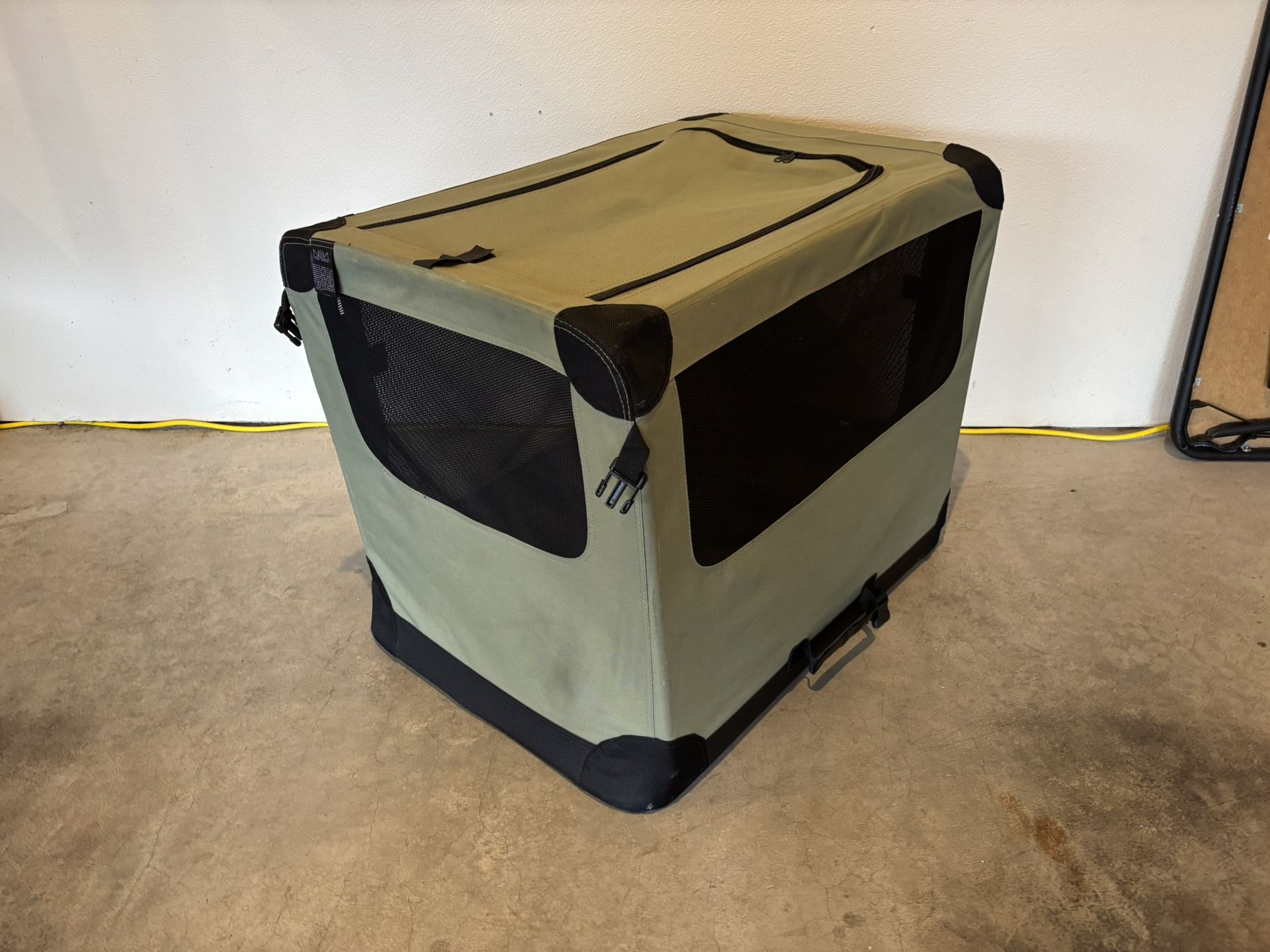 Medium Sized Dog Crate With 3 Beds