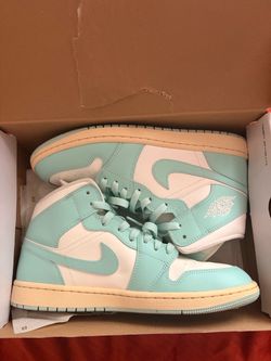 Woman's Air Jordan 1 Mid sz 10