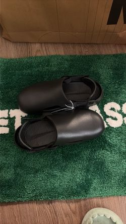 Nike clam mule size:8/9/10