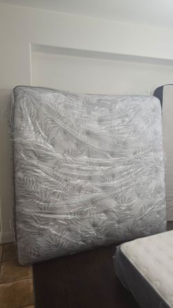 Brand New Sealy Posturepedic King Mattress
