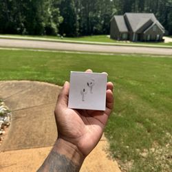 AirPods 4 W/ Active Noise Cancellation