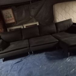 Smoke-free Pet-free Very Clean Couch We Sell Them All The Time Will Deliver For An Extra Fee 