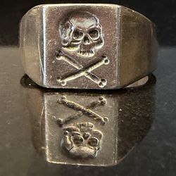 Skull ring