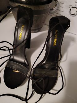 New fashion Nova heels w straps 7.5