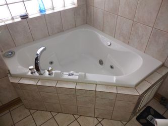 jacuzzi tub FREE TODAY ONLYvanity with mirror and Light toilet towel holder