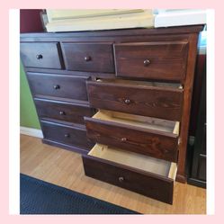 Dresser/ Nine drawers dresser