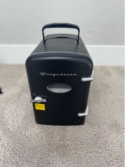 Like new mini fridge