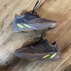 Adidas Yeezy 700 Mauve