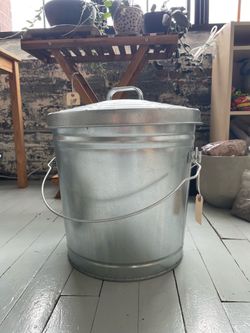 Galvanized Steel 20 Gallon Storage Can with Lid