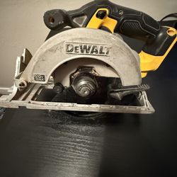 Dewalt Saw 
