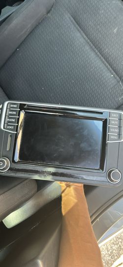 Volkswagen Jetta stereo with apple car play