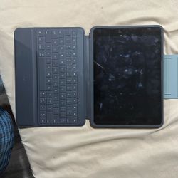 iPad 9th Gen 64gb /w Logitech Case And Keyboard