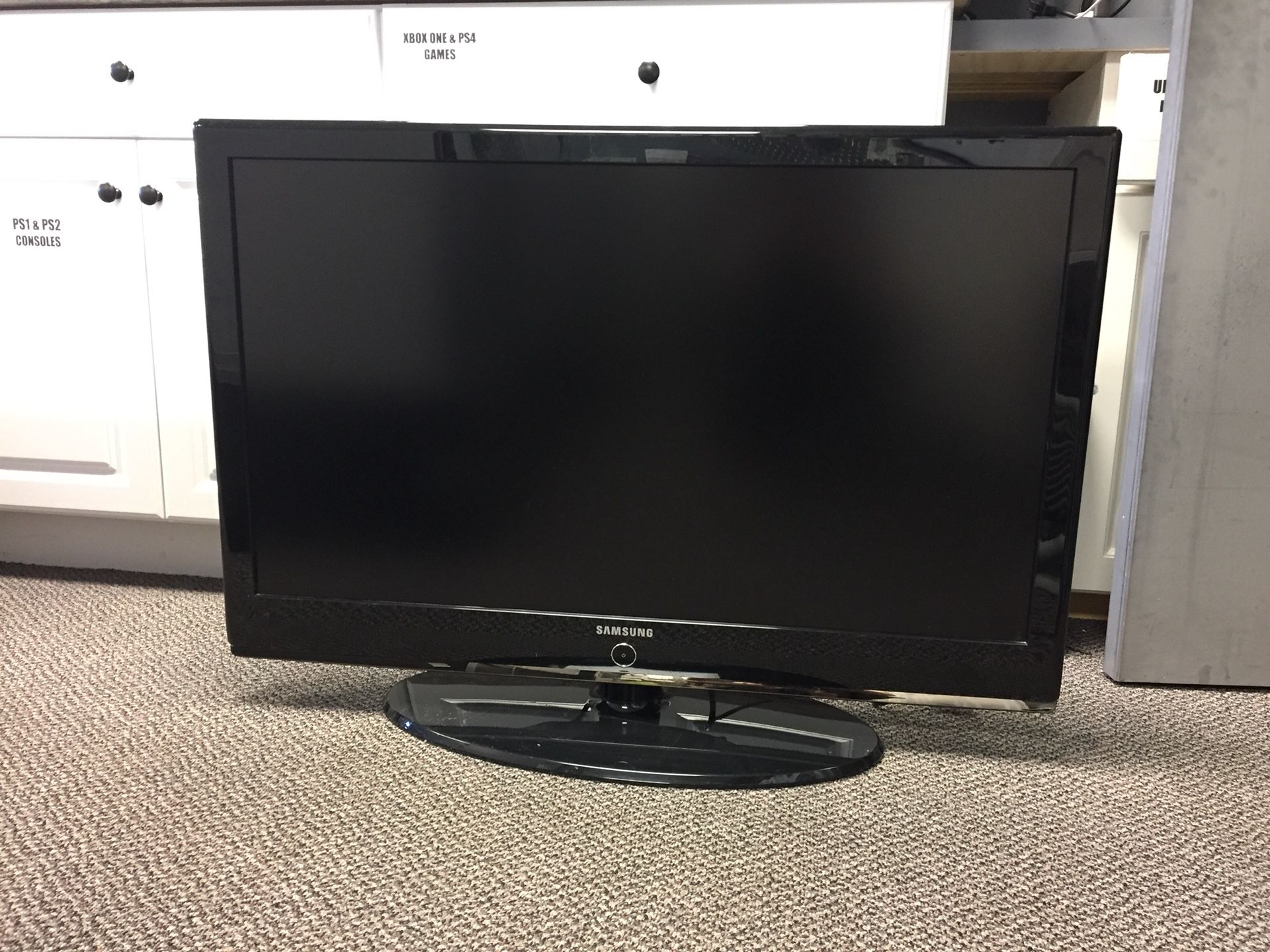 Samsung 40" 1080P LCD TV - Model LN-T4061F