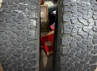 2 barely used BFGOODRICH ALL TERRAIN T/A KO2 LT245 /75 R17 121S tires in great condition as u can see in the photos located off lake mead and Simmons