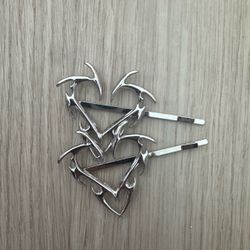 Edgy heart shaped slip on hair clips