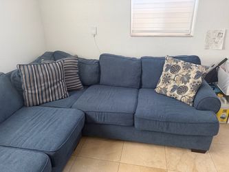 Free couch 🛋️