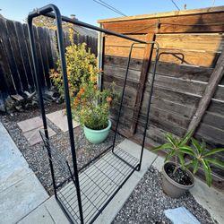 Hanging clothes rack