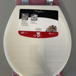 Mayfair White Round Toilet Seat Wood 49CEPEC 000
