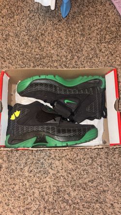 Nike air mission basketball shoe